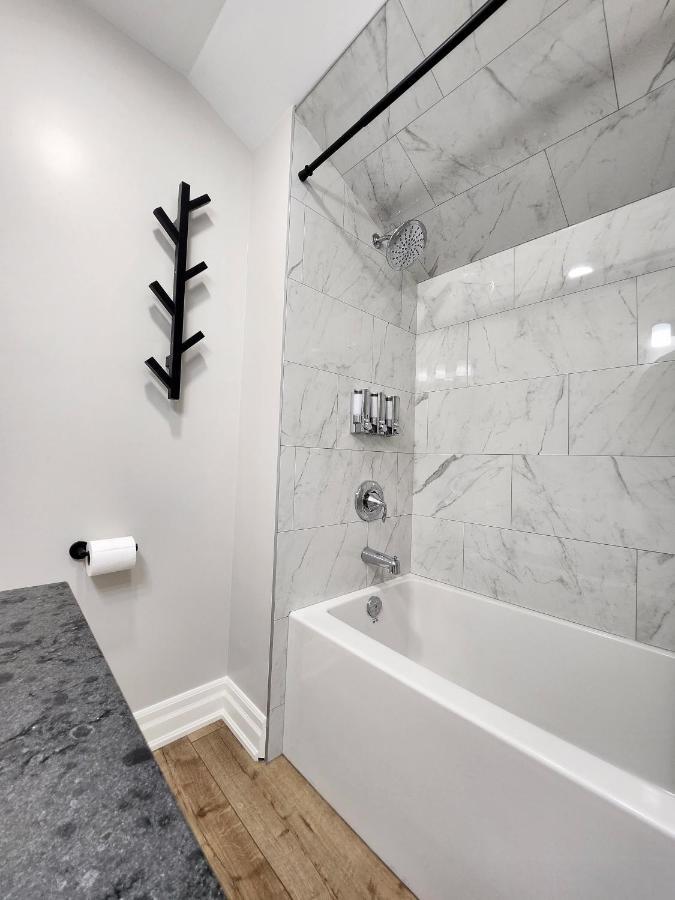 The Cozy Cove Modern King-Bedroom Full Apartment Saint Catharines ภายนอก รูปภาพ