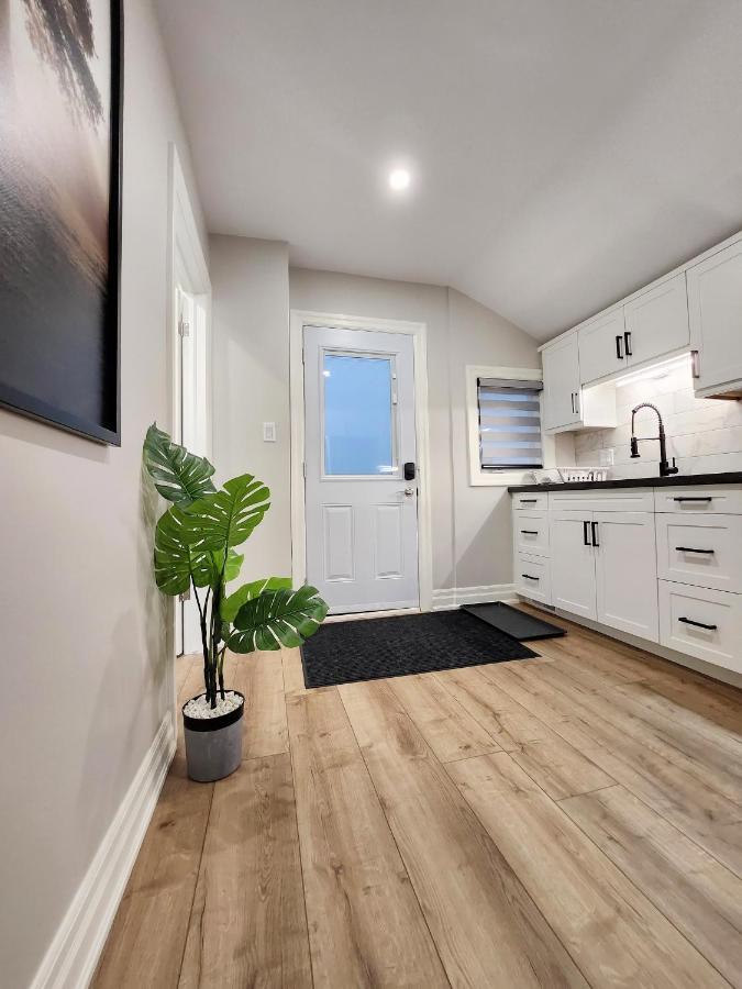 The Cozy Cove Modern King-Bedroom Full Apartment Saint Catharines ภายนอก รูปภาพ
