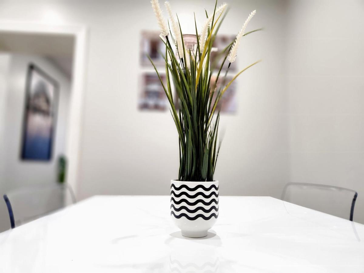 The Cozy Cove Modern King-Bedroom Full Apartment Saint Catharines ภายนอก รูปภาพ